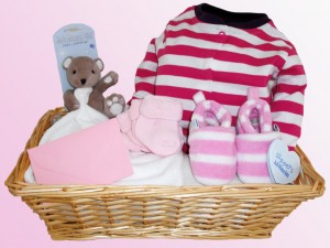 Canastilla de regalo para niñas con zapatillas Canastilla de regalo para niñas con zapatillas