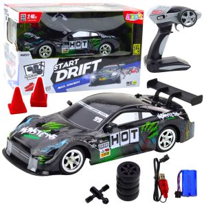 Coche de Drift RC negro verde de Lean Toys en acción
