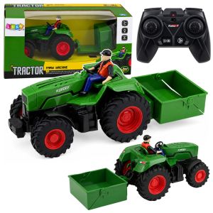 Tractor RC agrícola con remolque en acción