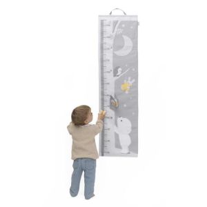 Milador de altura de Chicco toys con gráficos de animales del bosque.