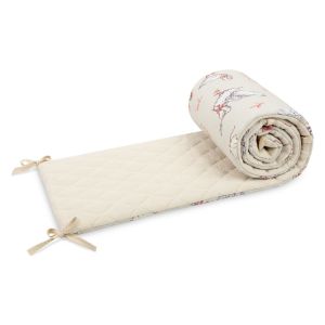 Protector de cuna decorativo con estampado oca y ratón, vista frontal