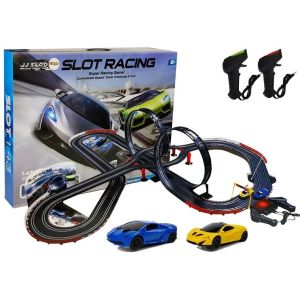 Gran pista de carreras de Lean toys con luces LED encendidas.