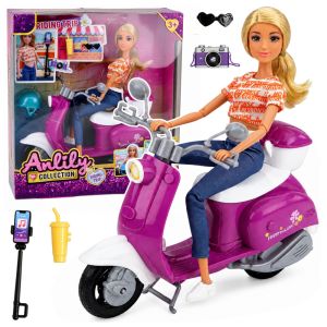 Muñeca Anlily viajera con patinete y accesorios - primer plano del producto