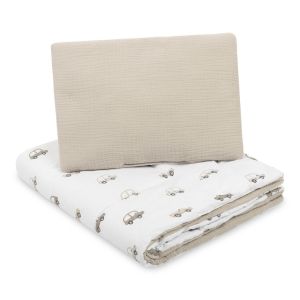 Set de cuna de muselina Sensillo Cars incluye almohada y manta.