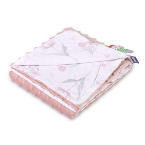 Manta Minky de Sensillo en color rosa suave, perfecta para arropar al bebé.