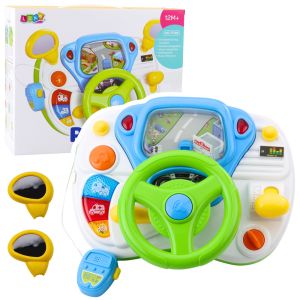 Simulador de conducción educativo con volante interactivo y luces.