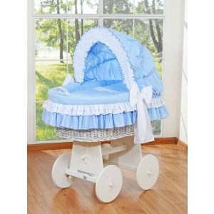 Cuna Moisés de Mimbre Bellamy con Capota Ajustable – Blanca con Ropa Azul y Base con Ruedas