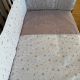Set Colcha+protector Essential Greeny Beige 60x120x3 Cm - Cambrass