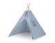 Tienda Teepee azul pastel de My Sweet Baby con decoraciones de plumas.