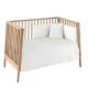Conjunto colcha y protector Cambrass 100% algodón, vista frontal elegante y atemporal