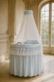 Cuna moisés de mimbre con dosel azul Little Prince – vista frontal