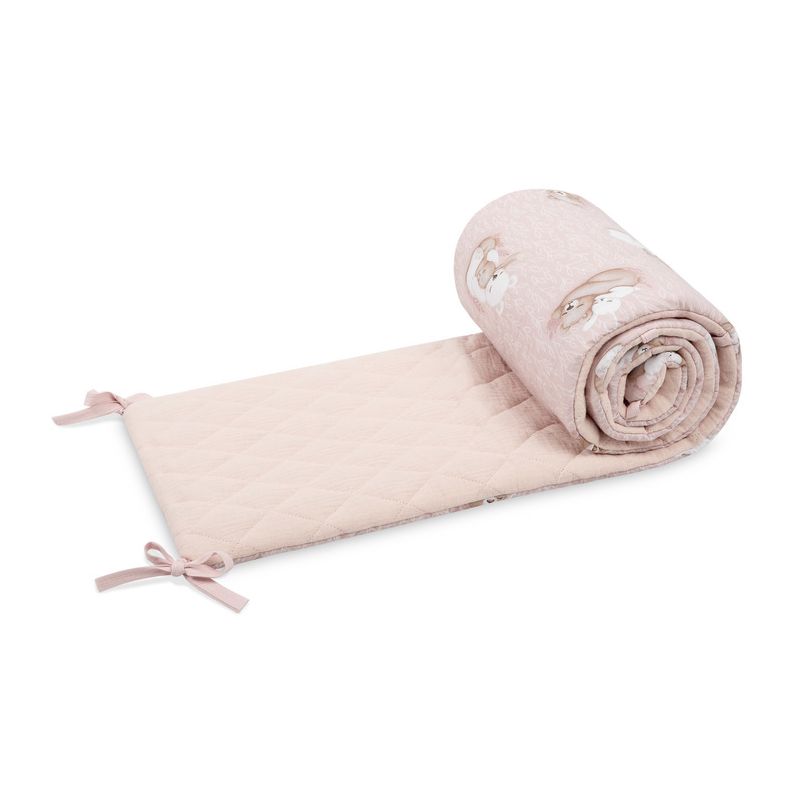 Protector de cuna decorativo con estampado oso y conejo, vista frontal