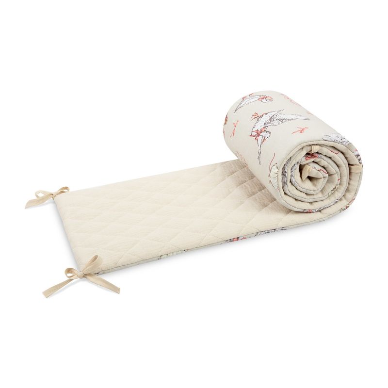 Protector de cuna decorativo con estampado oca y ratón, vista frontal
