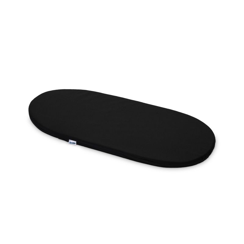 Colchón clásico negro para cochecito y moisés de bebé, suave y cómodo, con funda extraíble para fácil limpieza y confort.