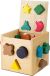 cubo de madera con piezas