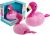 Flamingo de baño que flota en el agua