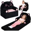 Sofá reclinado en forma de gatito para niños con diseño acogedor.