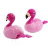 Flamingo de baño que flota en el agua