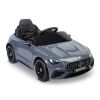 Niños disfrutando del coche Mercedes-Benz AMG Toyz en el parque
