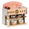 Cafetera de madera Lean Toys con perillas y portafiltros, detalle del ajuar
