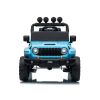 Vehículo Jeep Rubicon DK-JWR558 en uso en el jardín para una aventura emocionante.
