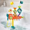 Juguete de baño funcionando en la bañera, ideal para la diversión