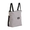 Bolso Talega New Vichy Rosa de Cambrass en uso práctico para pasear con bebé.