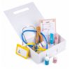 Niños jugando a ser doctores con el set de Lean Toys