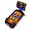 Vista de la mesa de pinball en uso en una fiesta infantil