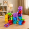 Set de bloques magnéticos en uso mientras los niños juegan
