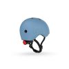 Casco Scoot&ride en color vibrante y materiales resistentes.