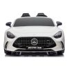 Mercedes AMG DK-GT63 en el parque durante un paseo