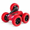 Coche stunt RC en uso mientras realiza volteretas y giros 360°.