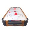Mesa de air hockey con balón y contador para seguir el juego
