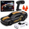 Coche Drift RC 4WD Negro en acción con neumáticos intercambiables.