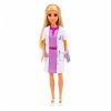 Juegos de roles con la muñeca doctor y paciente en un contexto médico