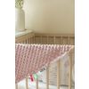 Manta Minky Sensillo en uso, ideal para el descanso del bebé en el hogar.
