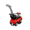 Coche infantil Toyz Ride-On en el jardín durante el paseo