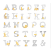Letras de madera infantiles unisex en tonos grises, ideales para decorar la habitación de cualquier niño.