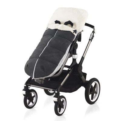 Saco para silla de paseo colocado sobre el asiento