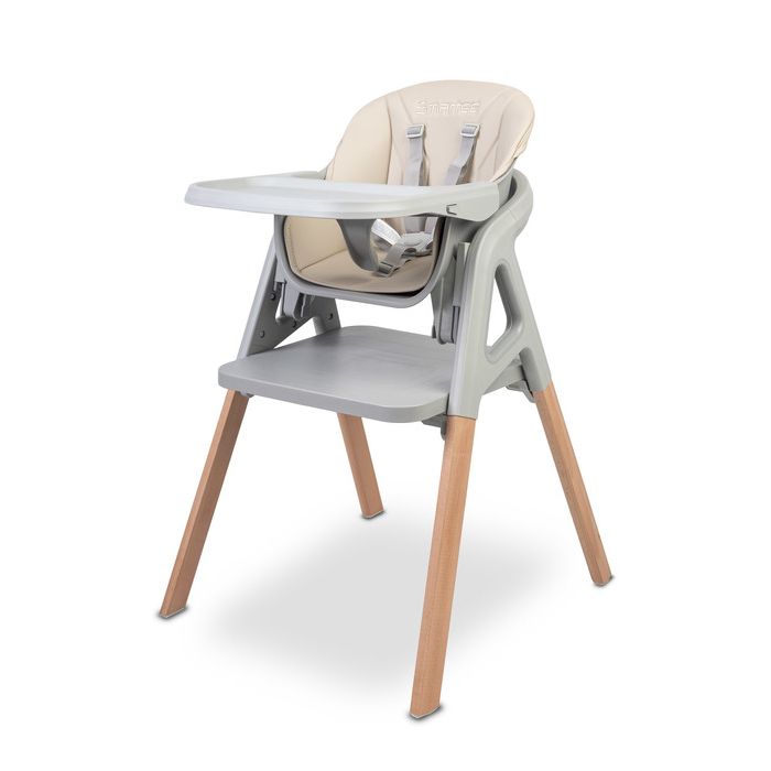Silla alta Caretero Smartee beige en uso en la cocina