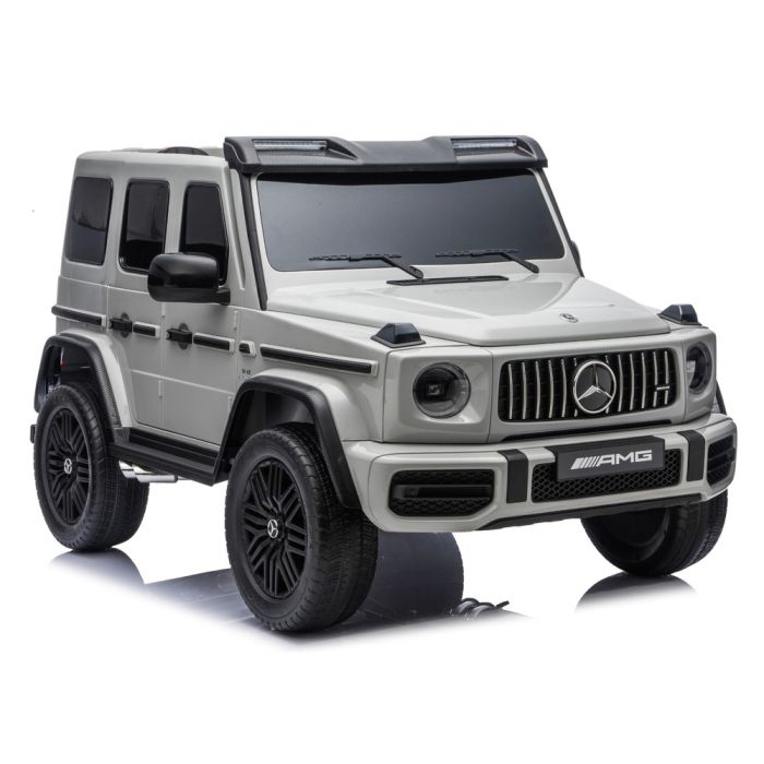 Coche eléctrico Mercedes G63 XXL DK-G63 en acción con luces encendidas