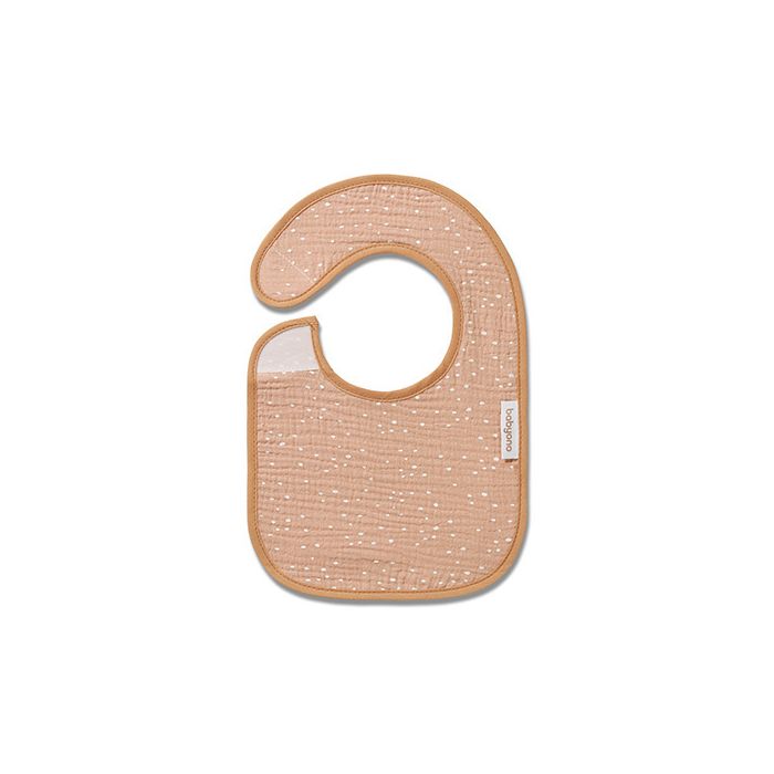 Babero de muselina marrón Babyono con diseño atractivo.