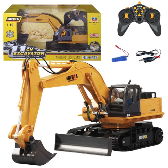 Excavadora Huina 1:16 con control remoto en acción.