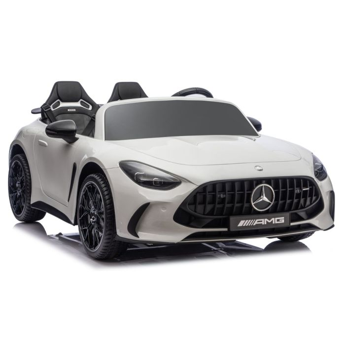 Mercedes AMG DK-GT63 blanco con motor potente