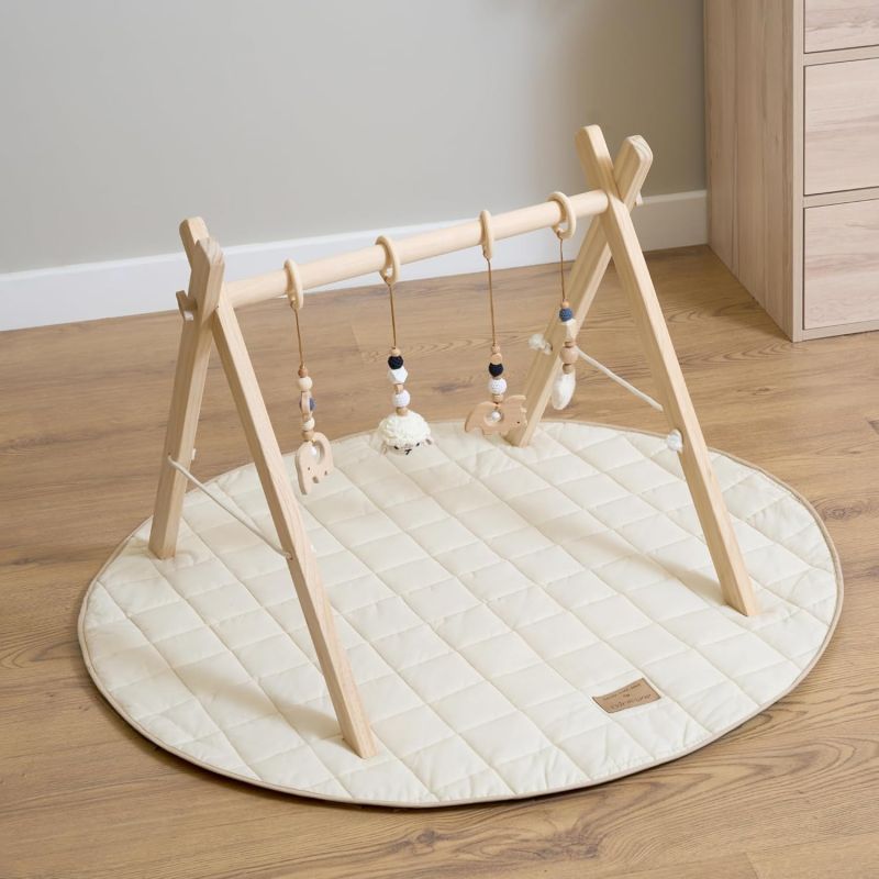Set Gimnasio de Madera para Bebé con Alfombra Orgánica Acolchada 100x100 cm – Set Montessori Clair de Lune
