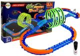 Pista de carreras brillante en la oscuridad con coche de control remoto