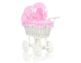 Carrito de muñeca My Sweet Baby de mimbre con ropa de cama rosa