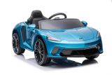 Coche eléctrico infantil McLaren GT azul con diseño atractivo.