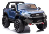Coche eléctrico Toyota Hilux azul con motor potente.